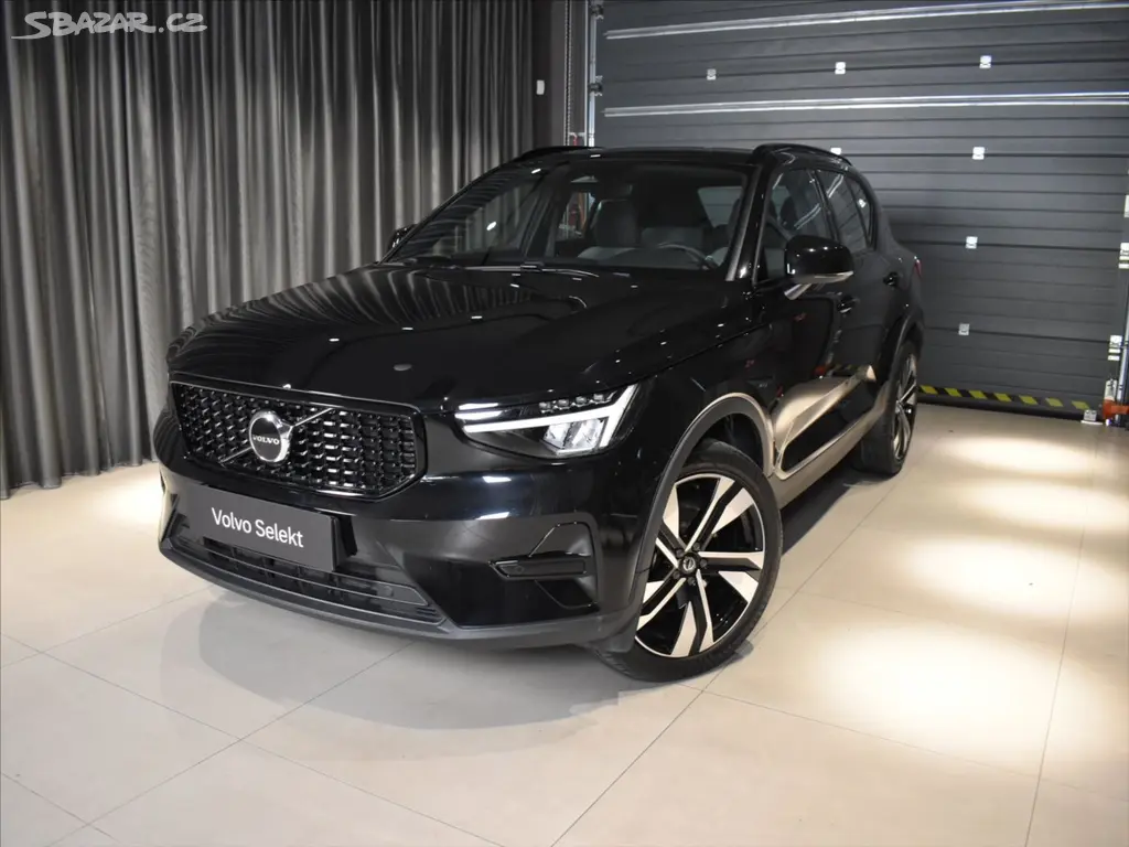 Volvo XC40, 2,0 B3 PLUS Dark Bezklíč